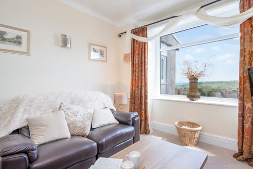 2BD Holiday Home Stunning views of the Sea & Gower 6 Hello Guest