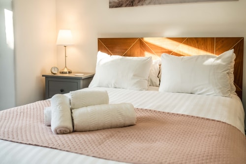 Spacious 1BR Flat in Wanstead: Garden & Comfort 8 Hello Guest