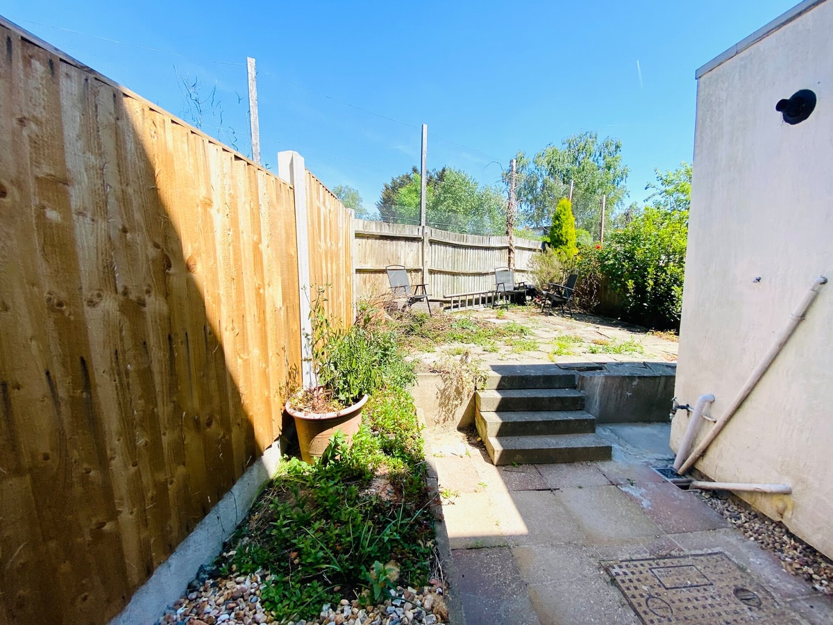 Cozy 3BD Retreat in London 16 Hello Guest