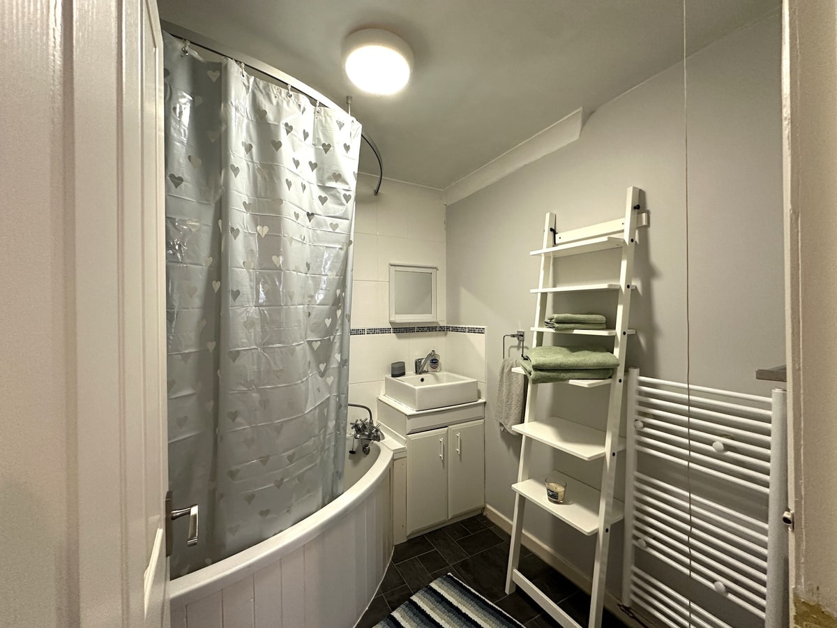 Bright Seaside Apartment with Stunning River Views 27 Hello Guest