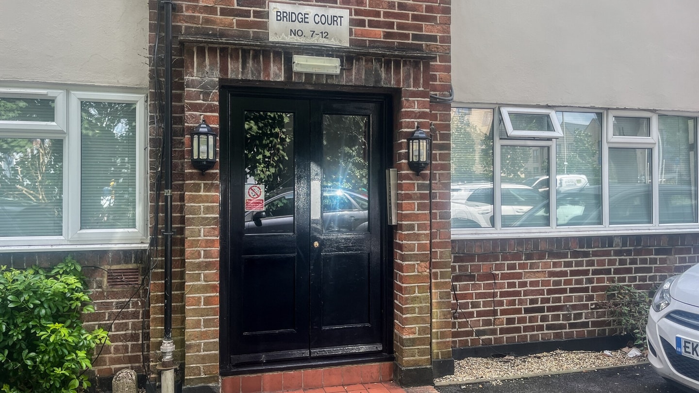 Modern 1 Bedroom Apt in Maidenhead nr River Thames 10 Hello Guest