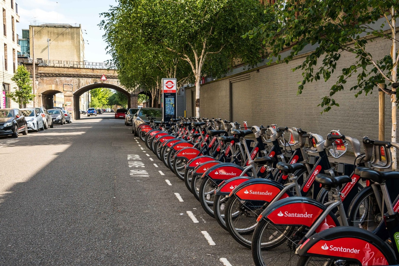 Shiny & Comfy stay with Underground links nearby! 17 Hello Guest