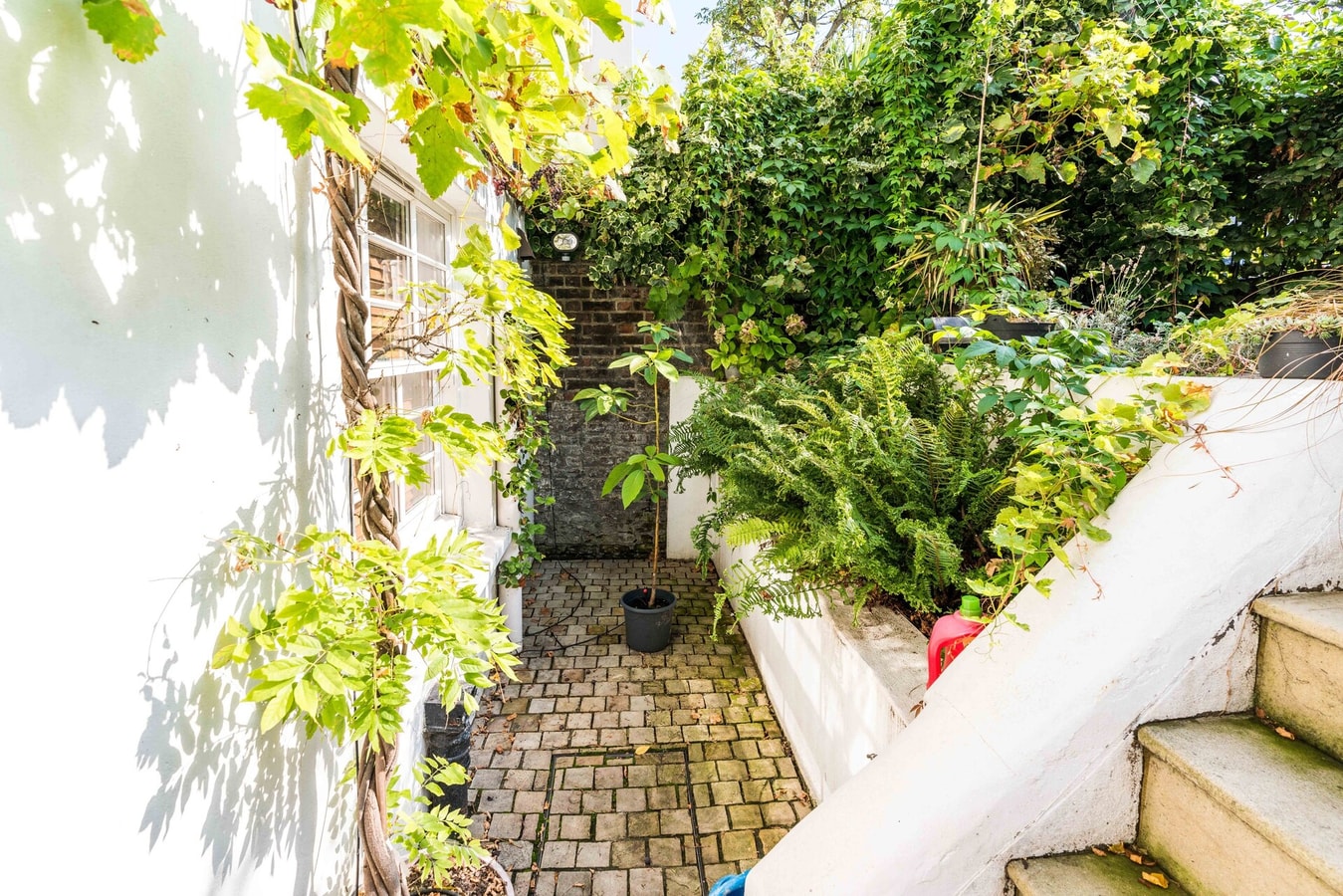 Charming 2 Bedroom Apartment in Kentish Town 13 Hello Guest