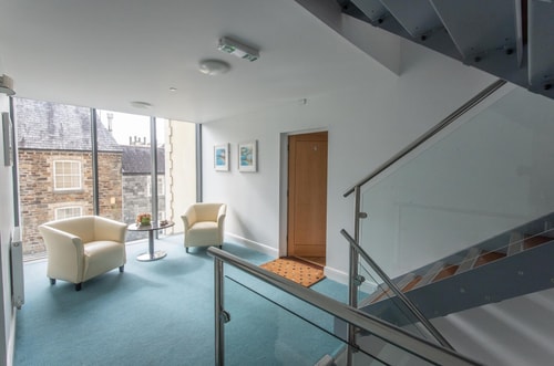 Modern 2-Bed Flat in Tavistock Centre 3 Hello Guest