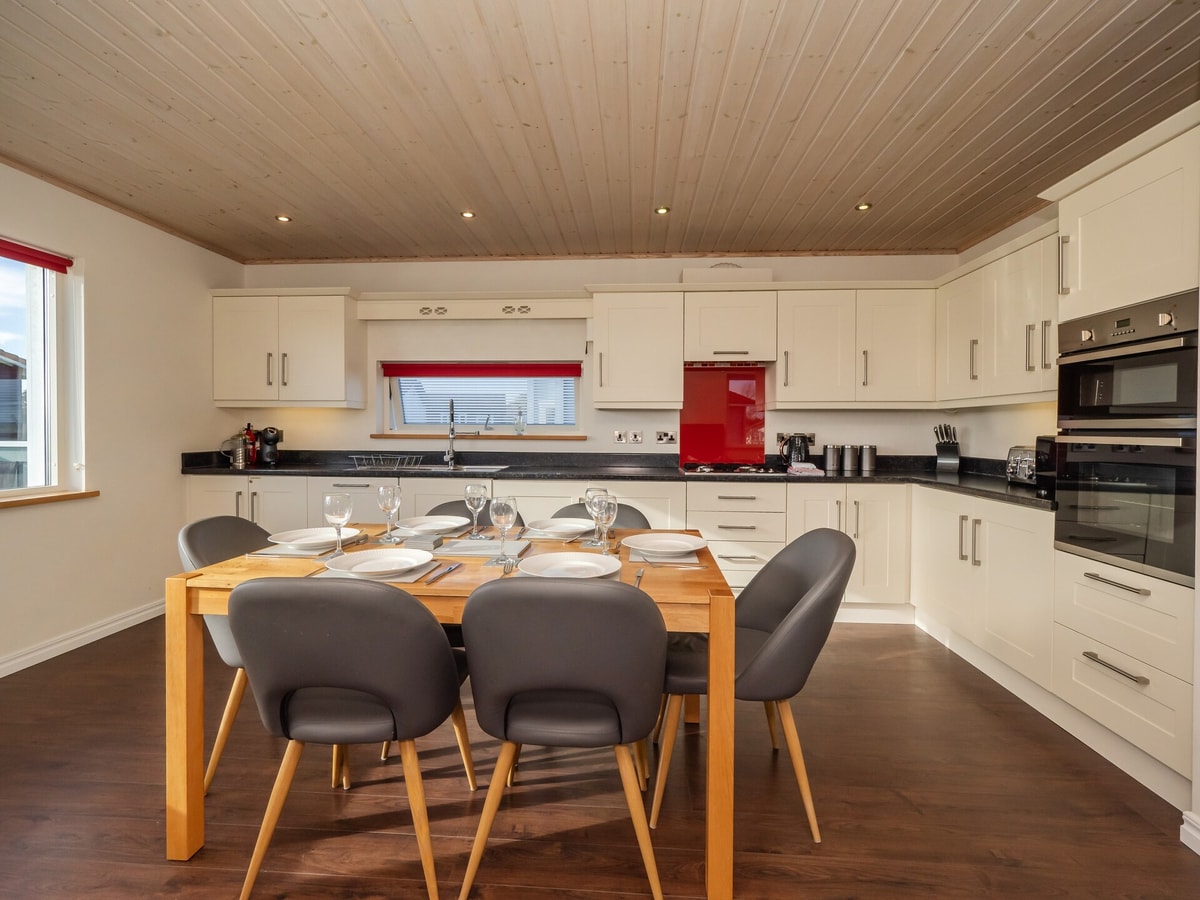 Luxury Lodge w/ Hot Tub on 400-Acre Estate 24 Hello Guest