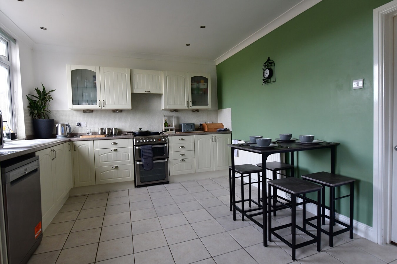 2BD Garden Home - A Short Walk to Stonehenge 25 Hello Guest