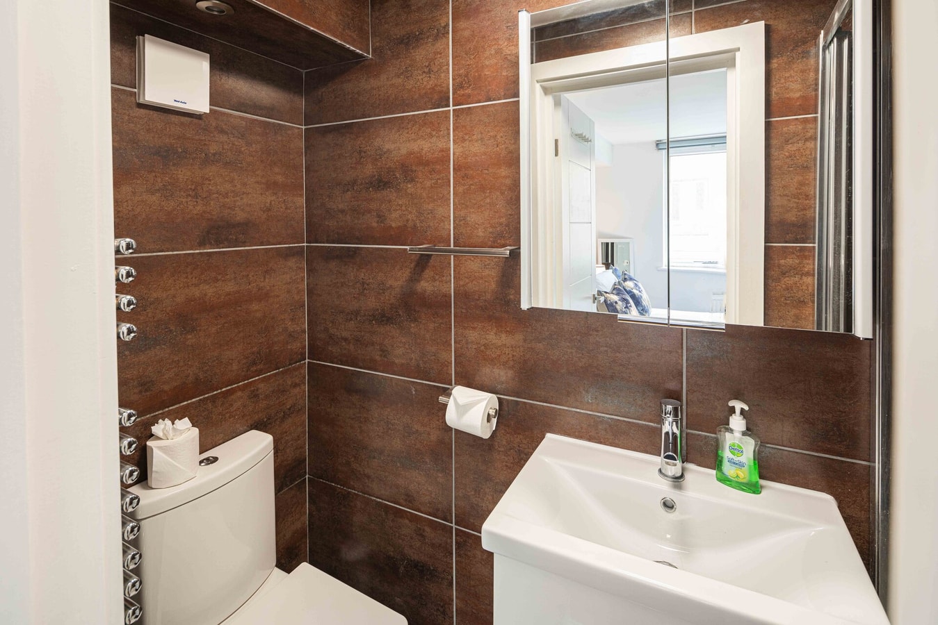 Stylish 3BD Flat in Prime Covent Garden Location 22 Hello Guest