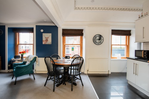 Charming 2 Bedroom Flat in the Heart of Kirriemuir 3 Hello Guest