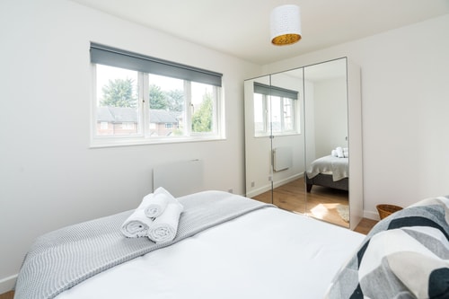 Sleek and Stylish 2BD Home with a Garden Anerley 12 Hello Guest