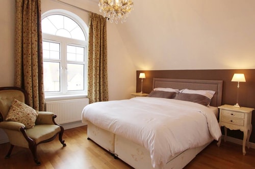 Immaculate 4BD Family Home in Lee on the Solent 1 Hello Guest