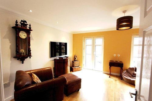 Immaculate 4BD Family Home in Lee on the Solent 2 Hello Guest