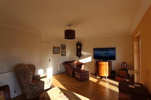 Immaculate 4BD Family Home in Lee on the Solent 7 Hello Guest
