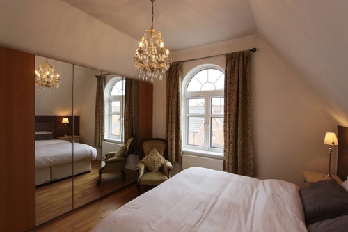 Immaculate 4BD Family Home in Lee on the Solent 13 Hello Guest