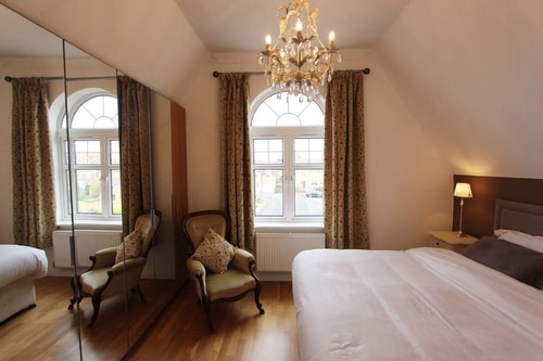 Immaculate 4BD Family Home in Lee on the Solent 14 Hello Guest