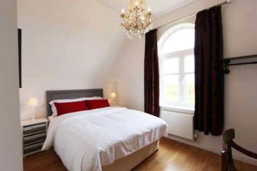 Immaculate 4BD Family Home in Lee on the Solent 16 Hello Guest