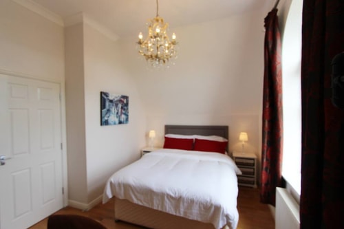 Immaculate 4BD Family Home in Lee on the Solent 17 Hello Guest