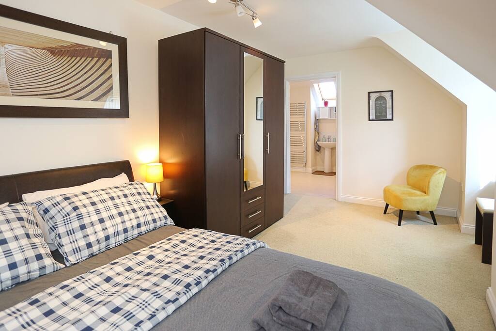 3Bed/2Bath Duplex Apartment - Pure Bliss Belfast 11 Hello Guest