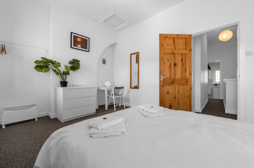 Bright 2BD Home - 10 mins to Central Manchester 2 Hello Guest