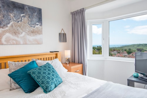 2BD Holiday Home Stunning views of the Sea & Gower 25 Hello Guest