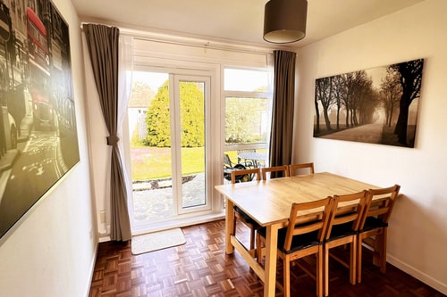 Spacious Family Bungalow with Garden for up to 7 6 Hello Guest