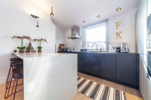 Lovely 2 Bedroom Flat in the Heart of Chelsea 3 Hello Guest