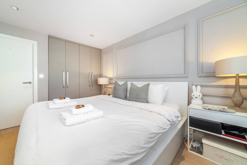 Lovely 2 Bedroom Flat in the Heart of Chelsea 5 Hello Guest