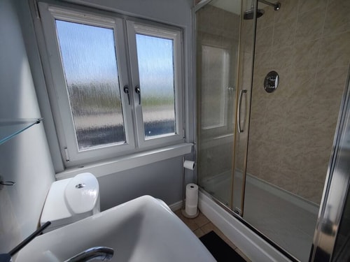 Fabulous 2BD Maisonette Dunfermline, Fife 12 Hello Guest