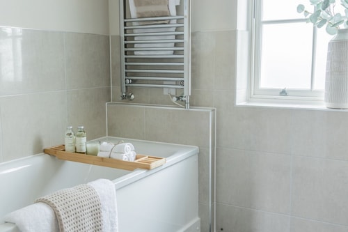 Stylish 3BD Townhouse in Central Winchester 20 Hello Guest