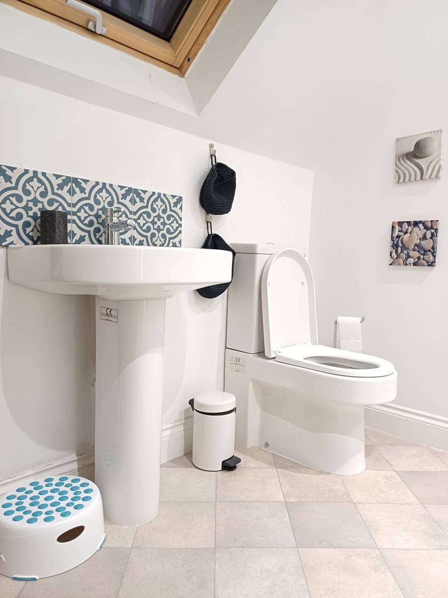 Charming 4B Bungalow w/ Garden Near Beach & Downs 22 Hello Guest