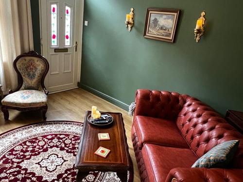 Robin’s Hollow: 2BD Home Near Wrexham AFC 0 Hello Guest