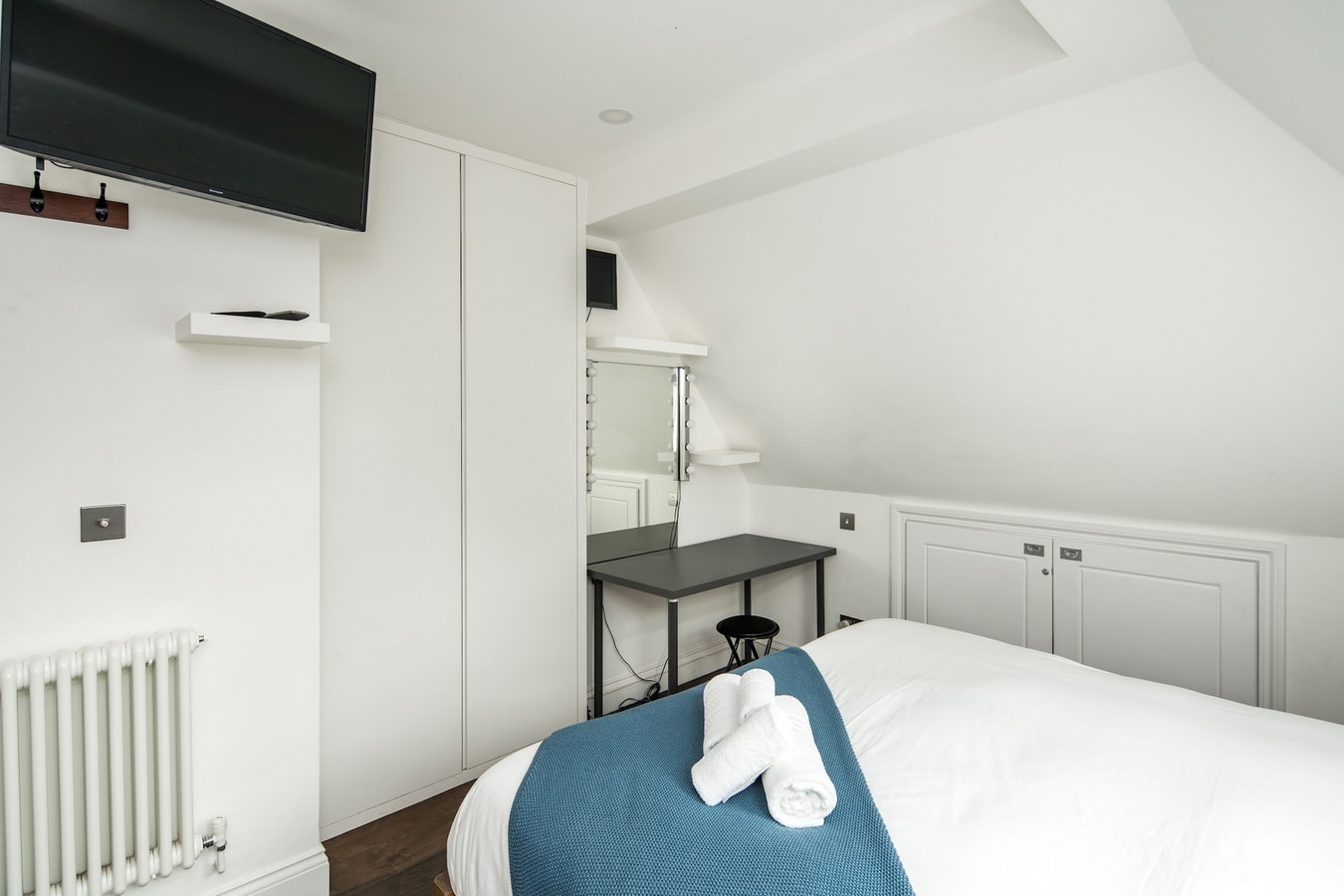 Sleek and Stylish 1BD Apt w/ Balcony, Hammersmith 9 Hello Guest