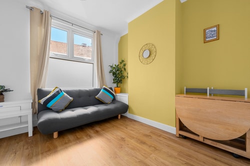 Bright 2BD Home - 10 mins to Central Manchester 7 Hello Guest