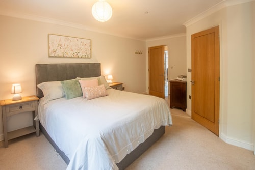 Modern 2-Bed Flat in Tavistock Centre 2 Hello Guest