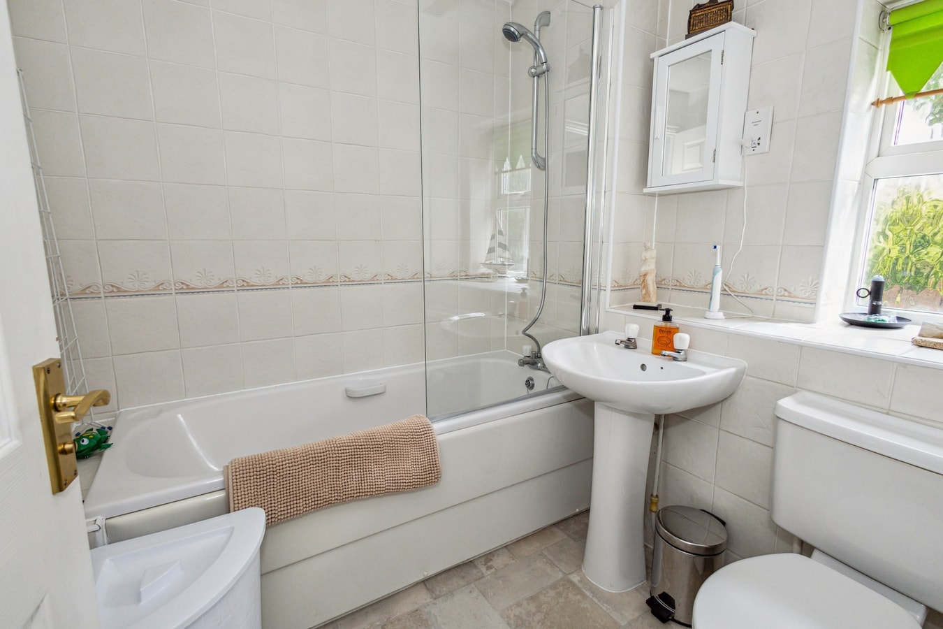 Urban Oasis - Modern 2B/2B Retreat Near Nature 13 Hello Guest