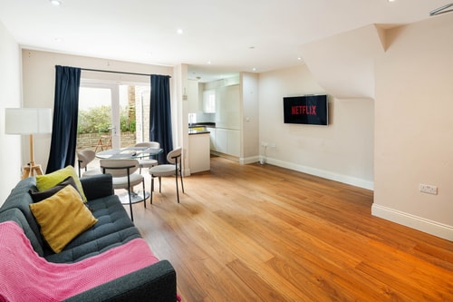 Modern 2BR Flat Near Burgess Park