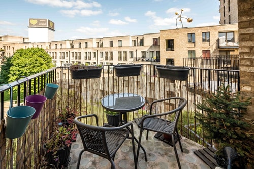 Shiny & Comfy stay with Underground links nearby! 3 Hello Guest