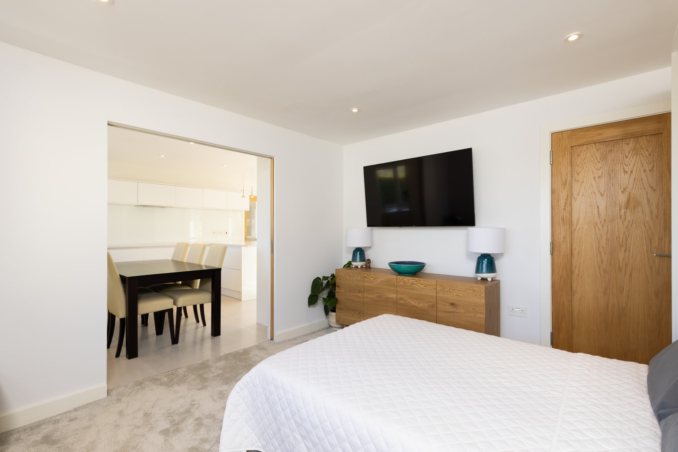 Spacious 4BD Smart Home in Idyllic Rural Setting 11 Hello Guest