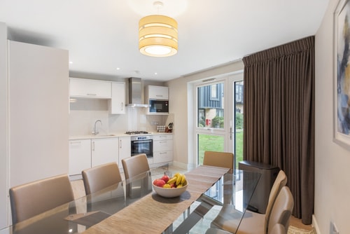 Modern 3BR Flat quick links to LDN & Heathrow 1 Hello Guest