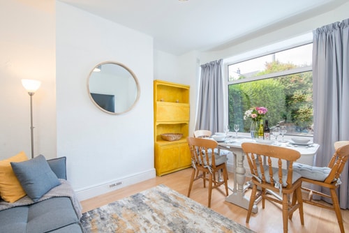 2BD Holiday Home Stunning views of the Sea & Gower 21 Hello Guest