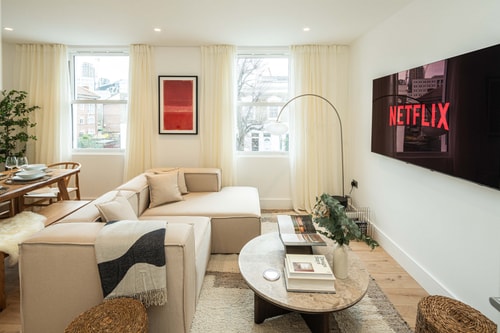 Bright 3BR Loft Apartment with Balcony in London