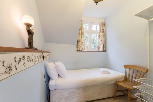 Holiday Home of the Month! Finchley, Sleeps 5 26 Hello Guest