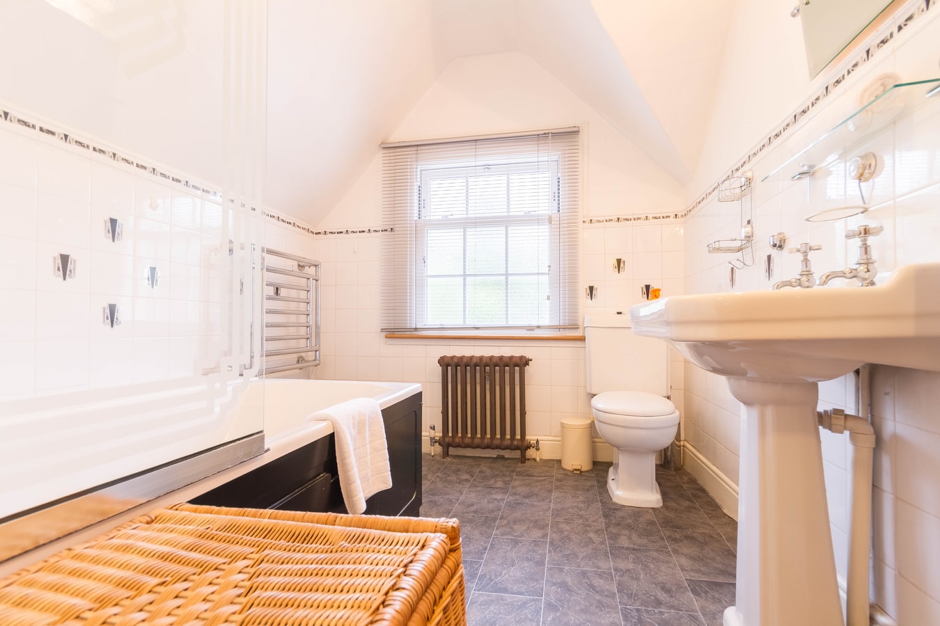 Holiday Home of the Month! Finchley, Sleeps 5 28 Hello Guest