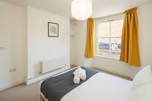 Super 2BD Maisonette in Queens Park, Maida Vale 7 Hello Guest