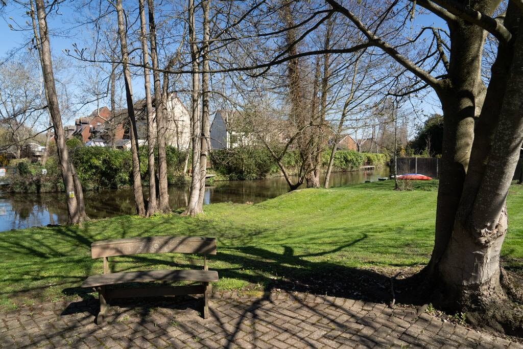 Surrey Hills Escape: Riverside Walks & Quick Links 16 Hello Guest