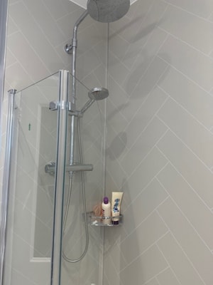 Fantastic 2BD Victorian Apt - 4 adults & 1 child 11 Hello Guest