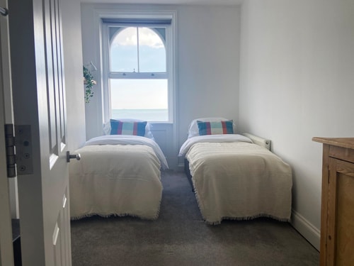 Spacious 2BD Flat with Stunning Views Folkestone 12 Hello Guest