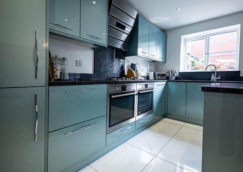 Spacious 4BD Home with Patio garden, BBQ & Parking 4 Hello Guest