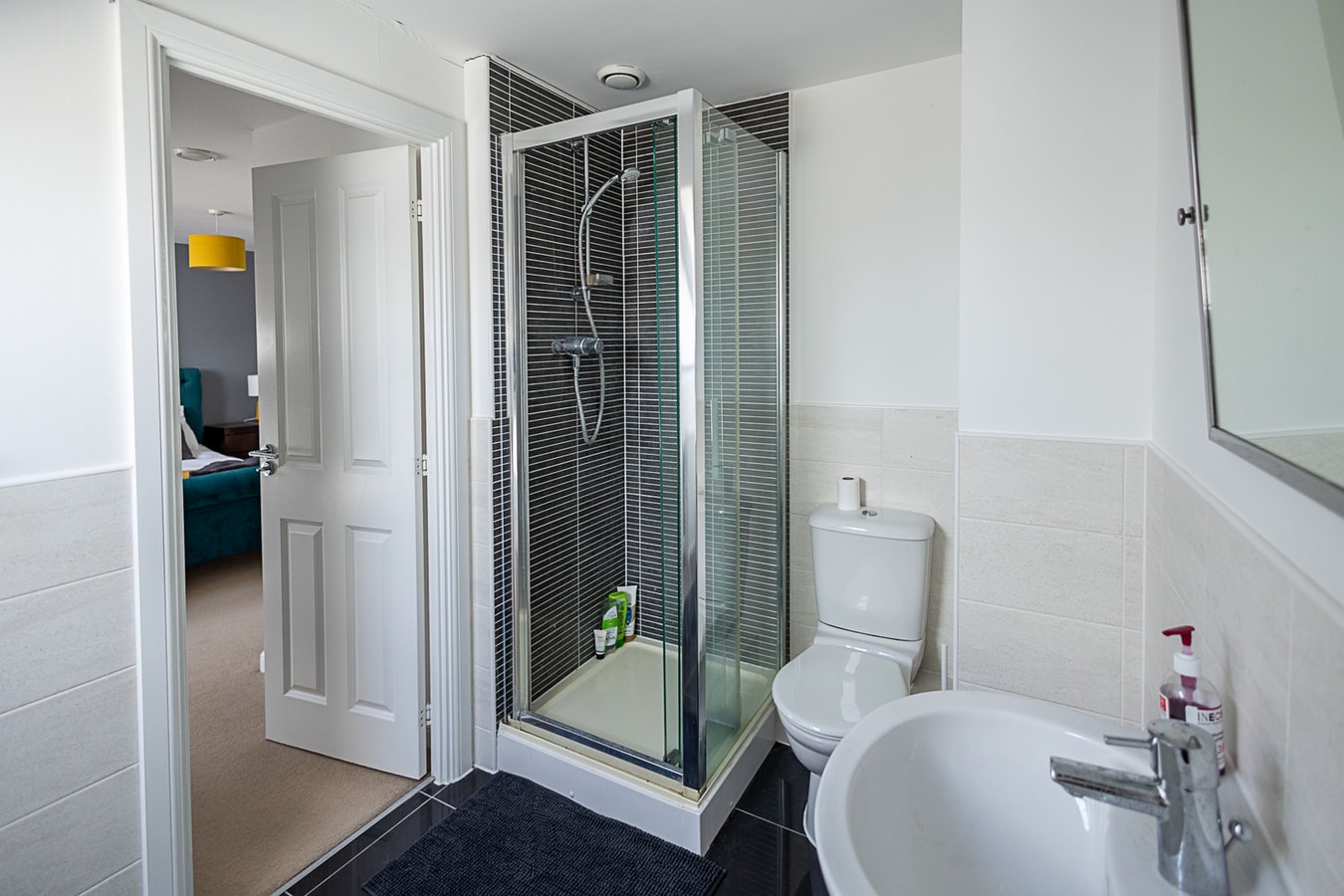 Spacious 4BD Home with Patio garden, BBQ & Parking 23 Hello Guest