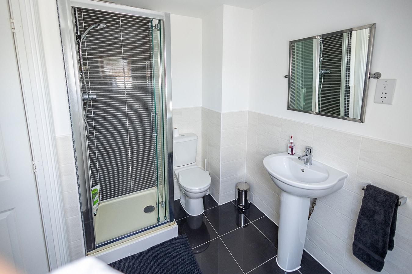 Spacious 4BD Home with Patio garden, BBQ & Parking 24 Hello Guest