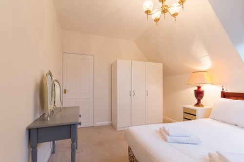 Holiday Home of the Month! Finchley, Sleeps 5 14 Hello Guest